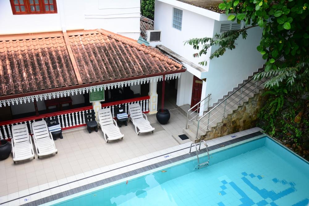Centauria Hill Resort Ratnapura Exterior photo